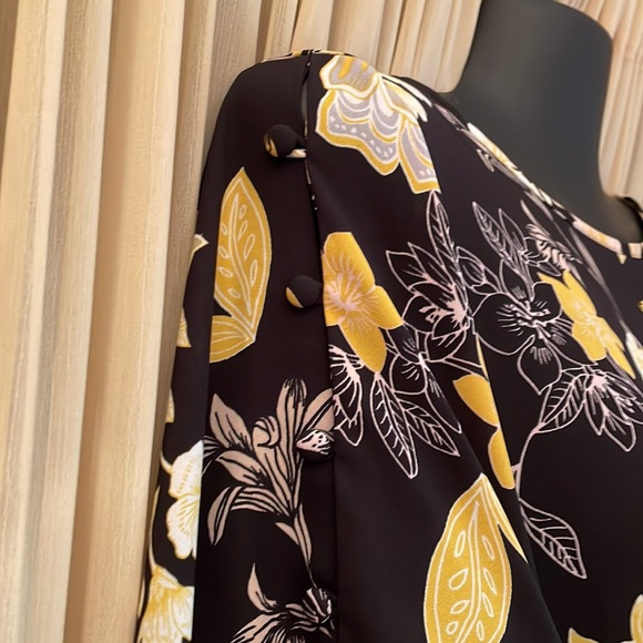 LOFT Floral Blouse - Picture 4 of 9